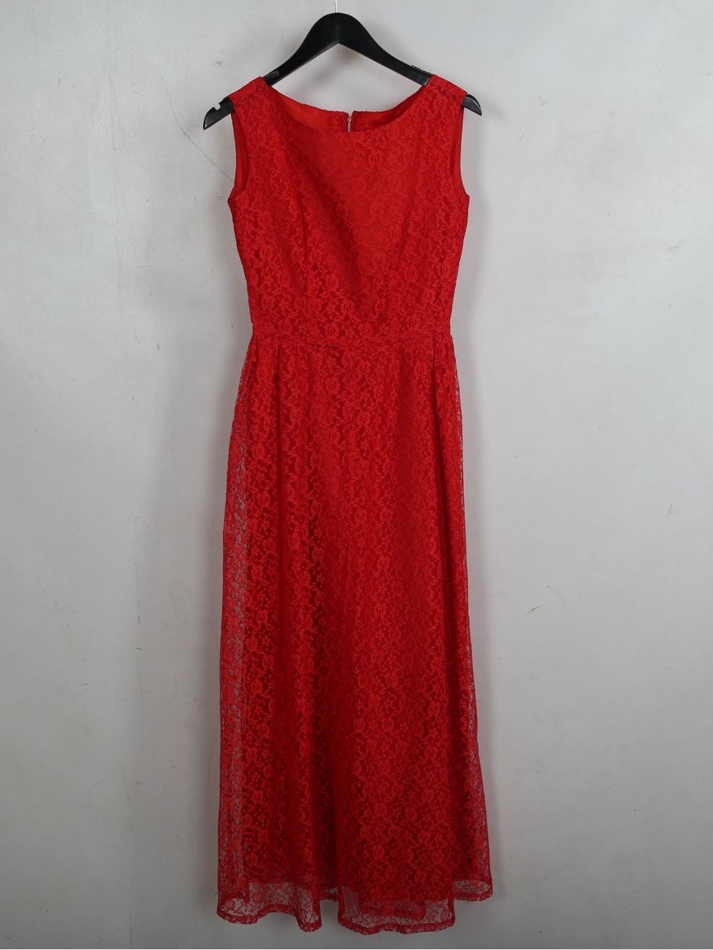 Classic Red Lace Maxi Dress - Women's Sleeveless Evening Gown